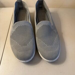 Size 9 Tommy Bahama Women Gray Slip-On Sneakers